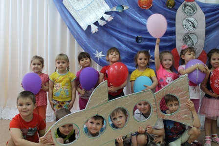 Сценарий “День космонавтики” в детском саду
